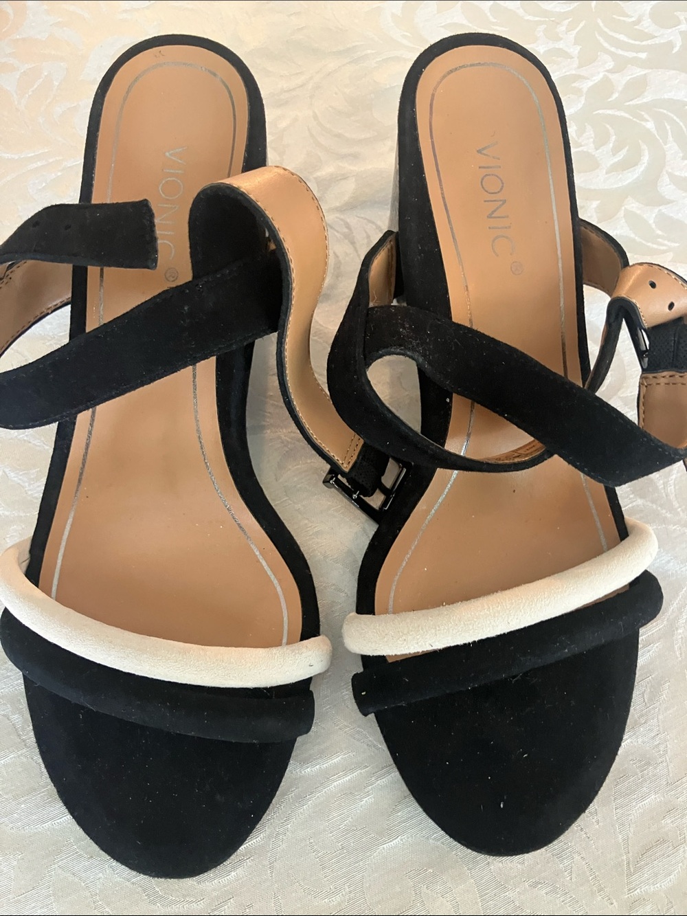 Vionic Black and Cream Suede Strappy Sandals with Supportive Footbed